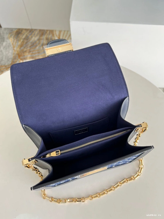 WIS DAUPHINE MM VUITTON LOUIS 1001